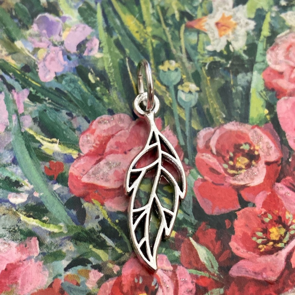 5/$10❤️❤️❤️NEW TIBETAN SILVER LEAF CHARM PENDANT